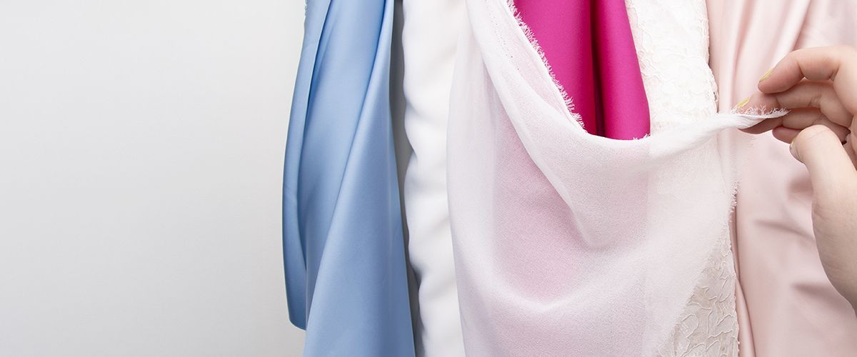 Trucs & astuces : Maîtriser la couture de tissus de soirée | Mariage & bals