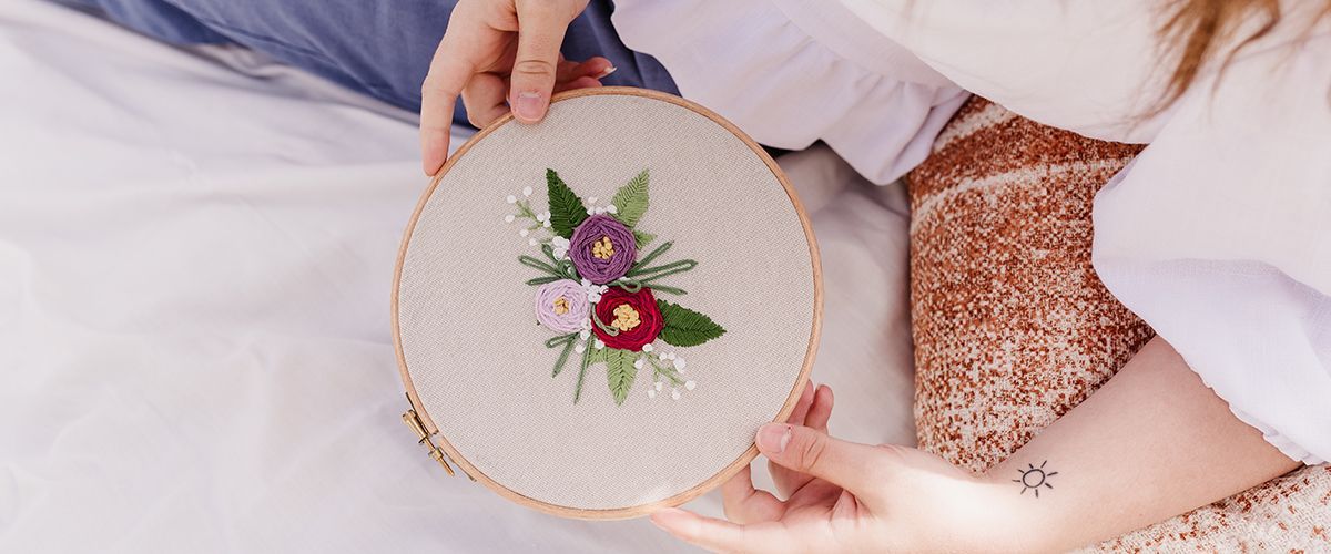 Découvrez la broderie florale avec Natacha Créative : Tutoriel et astuces